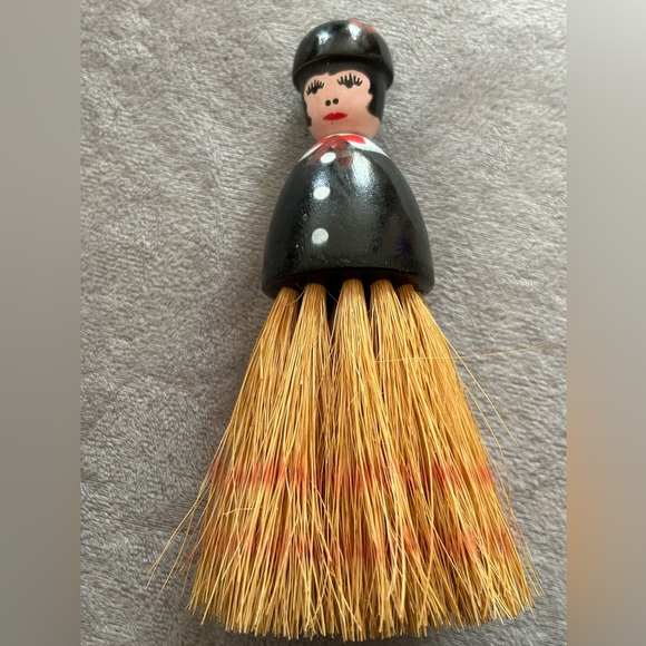 Vintage Half Wooden Figural Doll Crumb/ Garment Brush - Picture 2 of 11